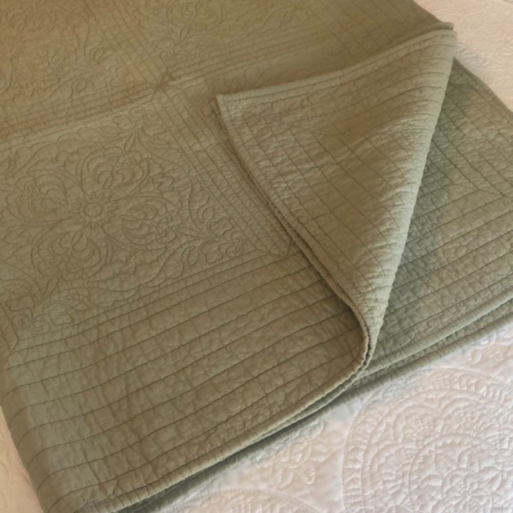 Twin size 100% cotton bed quilt